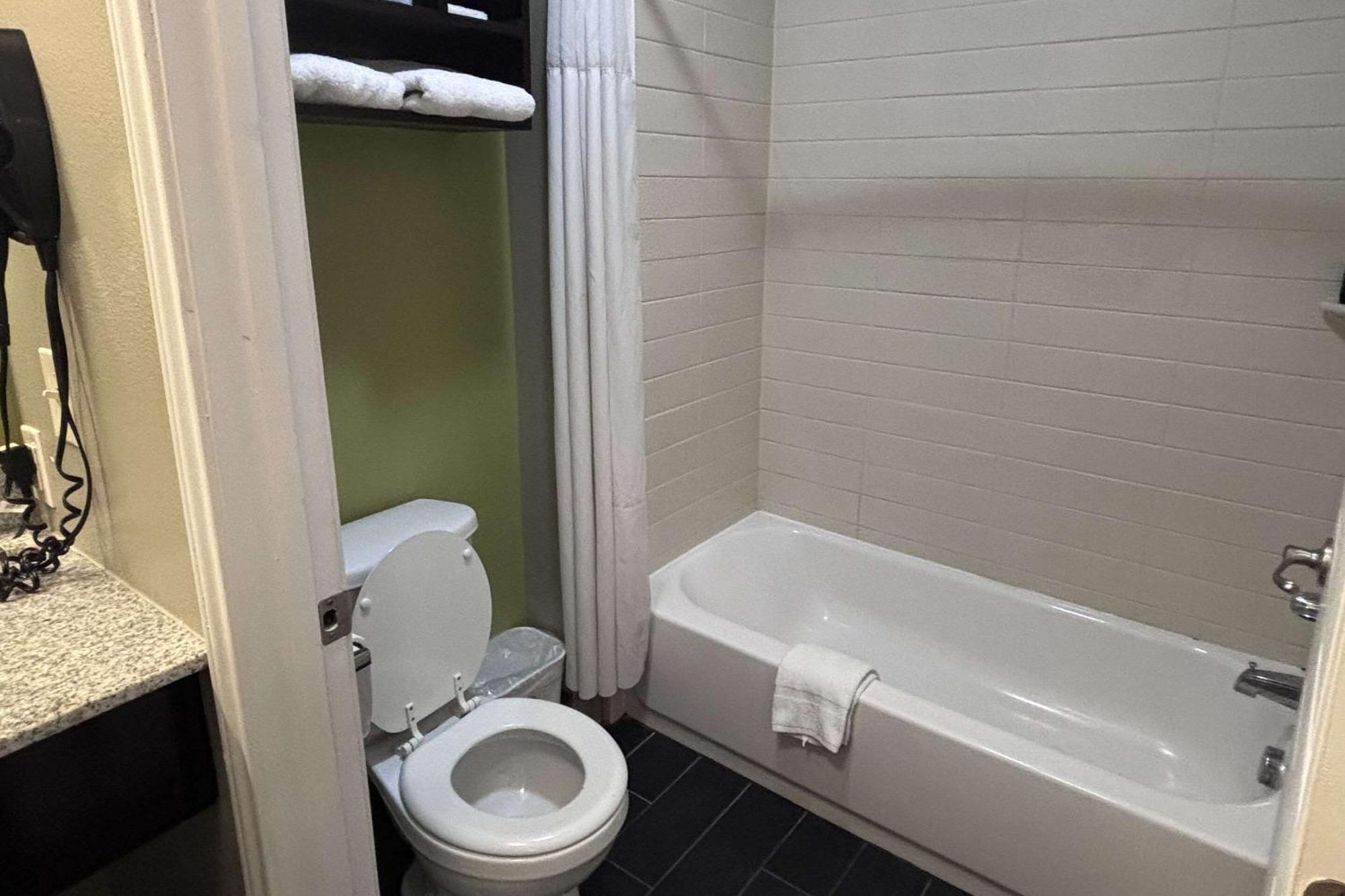 Rodeway Inn Dilley 외부 사진