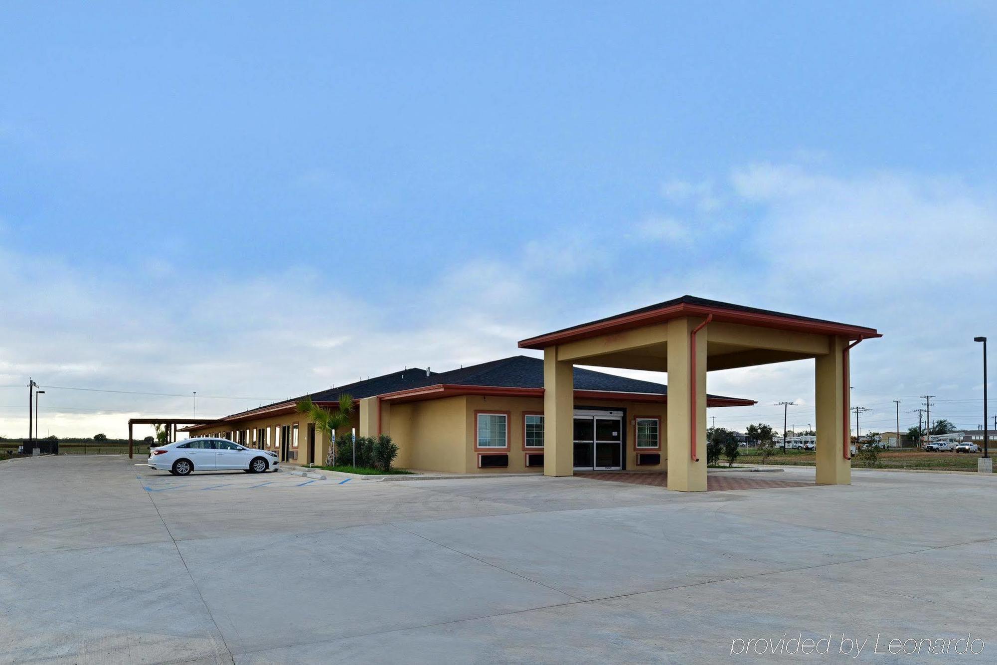 Rodeway Inn Dilley 외부 사진