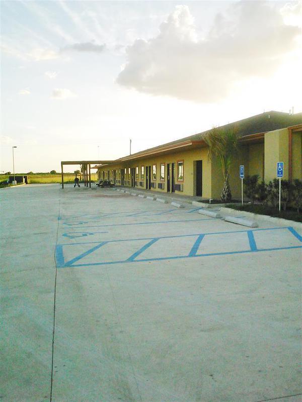Rodeway Inn Dilley 외부 사진